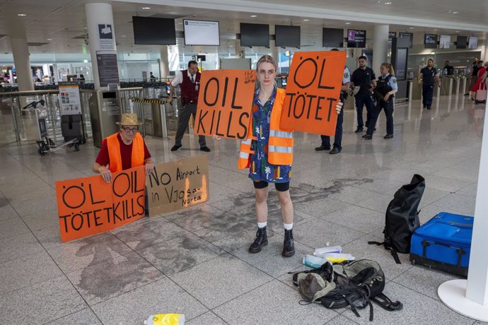 Activistas de Last Generation protestan en el aeropuerto de Múnich