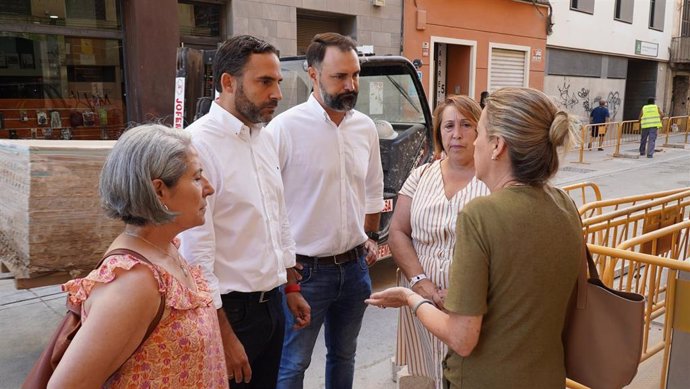 El portavoz del grupo socialista en el Ayuntamiento de Málaga, Daniel Pérez, junto a los también concejales de la formación, Mariano Ruiz y Carmen Martín, responsables de Turismo y Centro Histórico, respectivamente