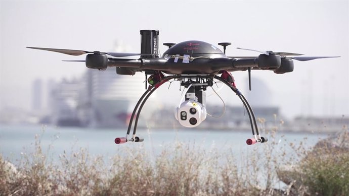 Dron utilizado por el Puerto de Barcelona para controlar las emisiones contaminantes.