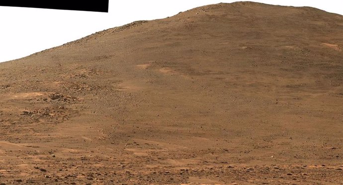 Este panorama muestra el área que el rover Perseverance de la NASA escalará en los próximos meses para alcanzar el borde del cráter Jezero.