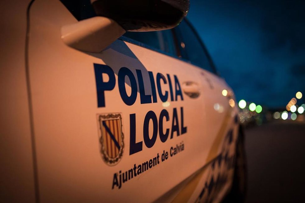 Archivo - Coche patrulla de la Policía Local de Calvi.