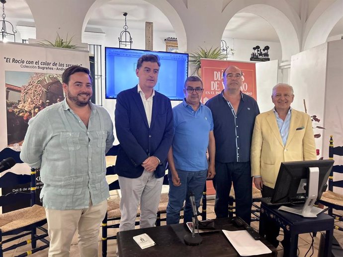 La Hermandad Matriz de Almonte rinde homenaje al duque de Montpensier en el bicentenario de su nacimiento.