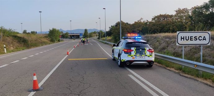 Control de detección de drogas y alcoholemia de la Agrupación de Tráfico de Huesca durante las fiestas patronales de San Lorenzo.