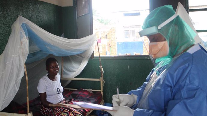 Archivo - Dr Théophile Lukembe, physician at Bolomba General Referral Hospital, consults Mpox patients at Bolomba General Referral Hospital.