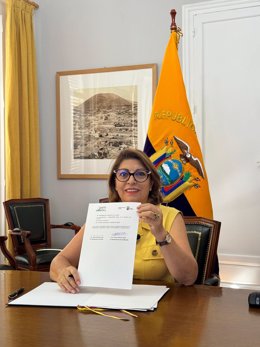 La Embajadora de Ecuador en España  firma un convenio de colaboración con la Asociación Ecuatoriana de Venta Directa