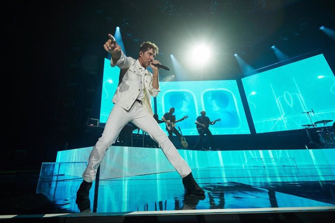 Archivo - El cantante David Bisbal durante una actuación en el concierto de su nueva gira TOUR VOLARÉ, a 8 de junio de 2024, en Pamplona, Navarra (España). 