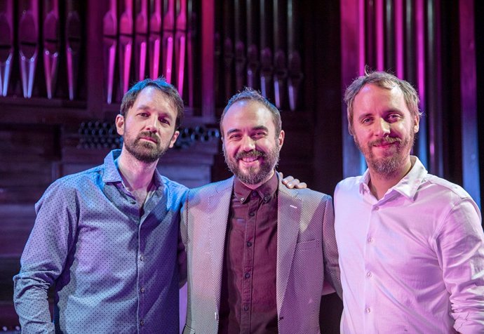 Archivo - Moisés P. Sánchez, piano; Pablo Martín Caminero, contrabajo y Pablo Martín Jones, percusión forman Inventio Trio