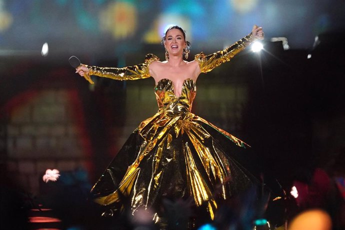 Archivo - 07 May 2023, United Kingdom, Windsor: US singer Katy Perry performs during the Coronation Concert held in the grounds of Windsor Castle, to celebrate the coronation of UK King Charles III and Queen Camilla. Photo: Yui Mok/PA Wire/dpa