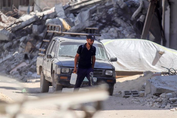 Archivo -  Civil palestino en Jan Yunis, en el sur de la Franja de Gaza.