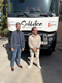 El vicepresidente primero y delegado de Infraestructuras, Sostenibilidad y Agricultura de la Diputación de Córdoba, Andrés Lorite, ha entregado a la Mancomunidad de la Subbética maquinaria de obra pública.