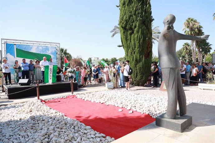 El presidente de la Fundación Blas Infante, Javier Delmás Infante, interviene durante el acto de conmemoración del aniversario del fusilamiento. A 10 de agosto de 2024, en Sevilla (Andalucía, España). (Foto de archivo).