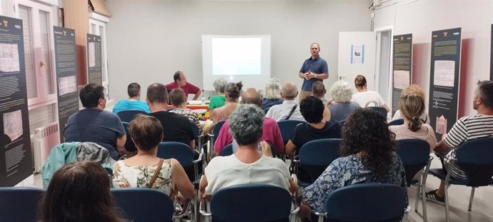 Conferencia de José Ignacio Lorenzo sobre el proyecto de recuperación del castillo y lugar viejo de María en la que Héctor Jiménez hizo una presentación de la exposición.