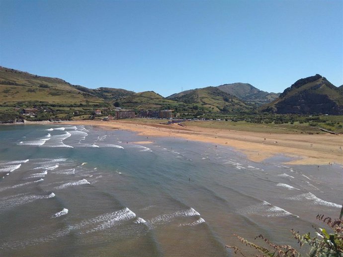 Archivo - Playa de La Arena, en Bizkaia