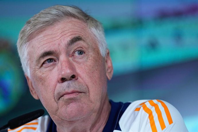 El técnico del Real Madrid, Carlo Ancelotti, atiende a los medios en rueda de prensa. 