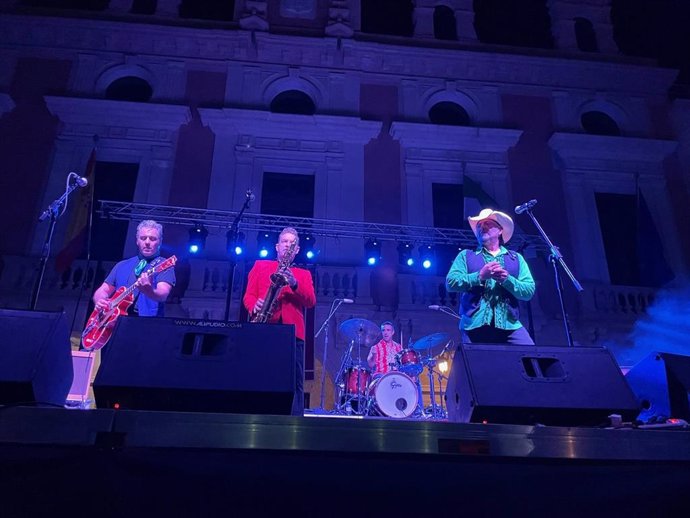 Los Rebeldes actuando en la Feria de Almería.