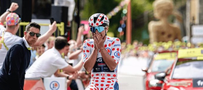 La belga Justine Ghekiere gana en Le Grand-Bornand la séptima etapa del Tour de Francia 2024.