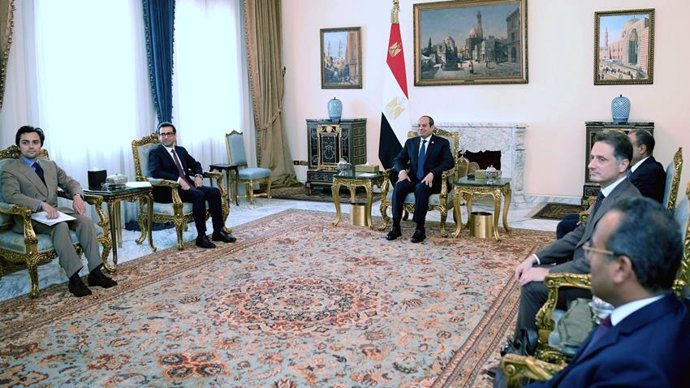 El presidente de Egipto, Abdelfatá al Sisi, recibe al ministro de Asuntos Exteriores francés, Stéphane Sejourné