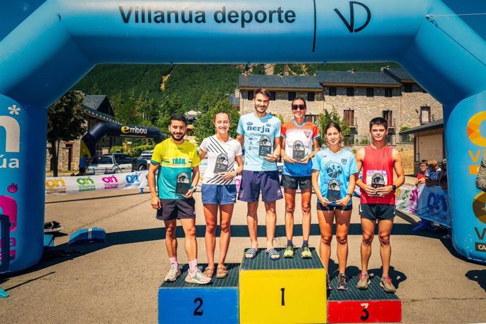 Podio con los vencedores en las distintas categorías de la Subida a la Fuente del Paco celebrada este sábado en Villanúa (Huesca).