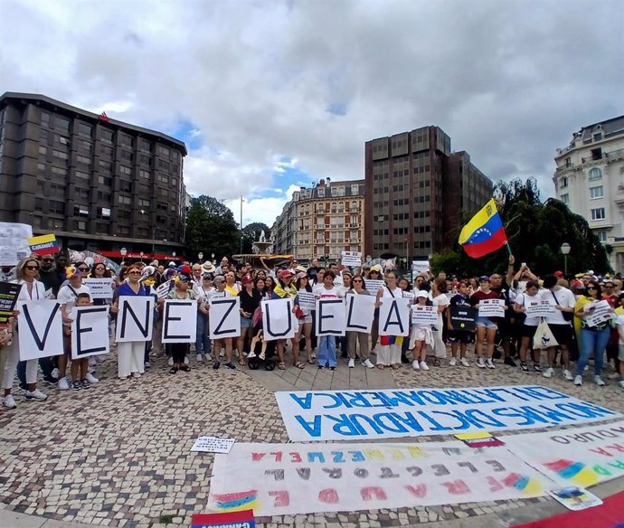 Concentración de la plataforma de venezolanos en Bilbao.