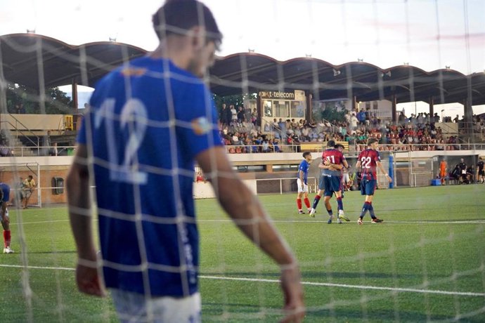 Varios jugadores del filial del Huesca celebran un gol en el duelo de cuartos de final frente al Fraga B.