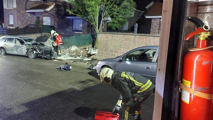 Un coche impacta contra el muro de una vivienda y provoca un escape de gas en Beranga