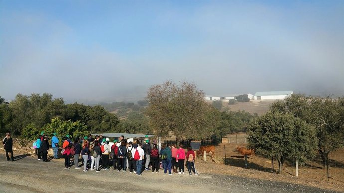 Visitantes en el Centro de Investigación Agrícola y Ganadera Huerto Ramírez.