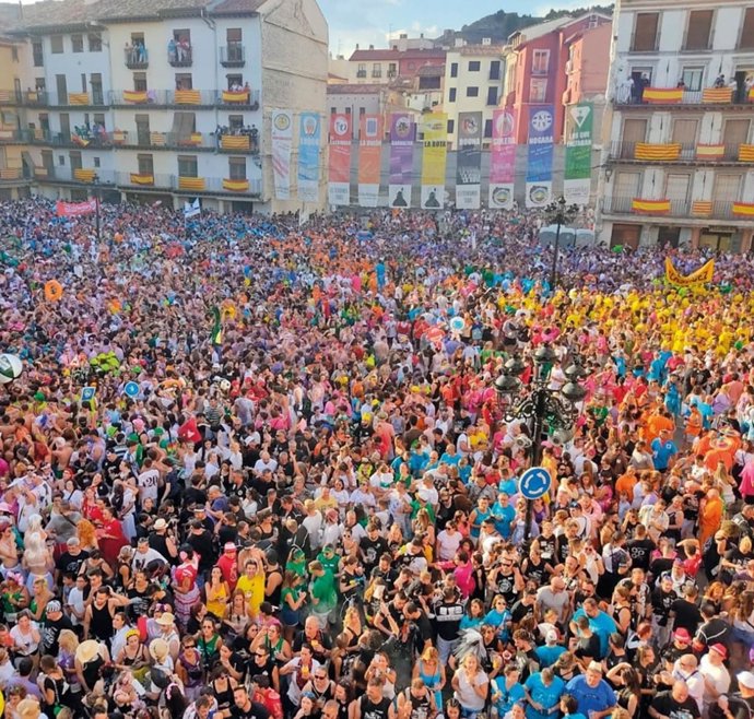 Plaza de España de Calatayud llena a rebosar en las Fiestas de San Roque.