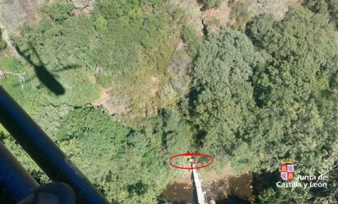 Rescatada una mujer de 62 años indispuesta en la ruta de San Facundo (León).