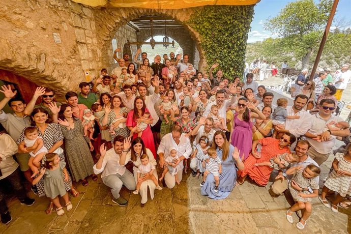 Bebés ofrecidos por sus padres a la Virgen de Torreciudad