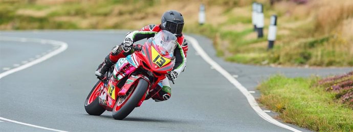 El piloto irlandés Louis O'Regan durante su participación en el Manx Grand Prix