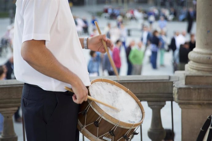 Archivo - Bailables en la Plaza del Castillo.