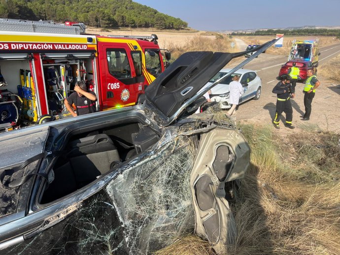 Accidente en el kilómetro 28 de la VA-101, en el término municipal de Villafuerte, en el que ha resultado herida una joven.