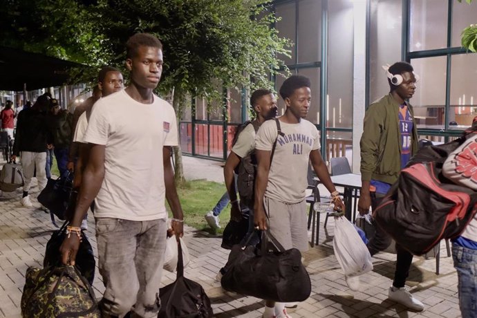 Refugiados de la guerra de Mali, a su llegada al Monte do Gozo, a 30 de julio de 2024, en Santiago de Compostela, A Coruña, Galicia.