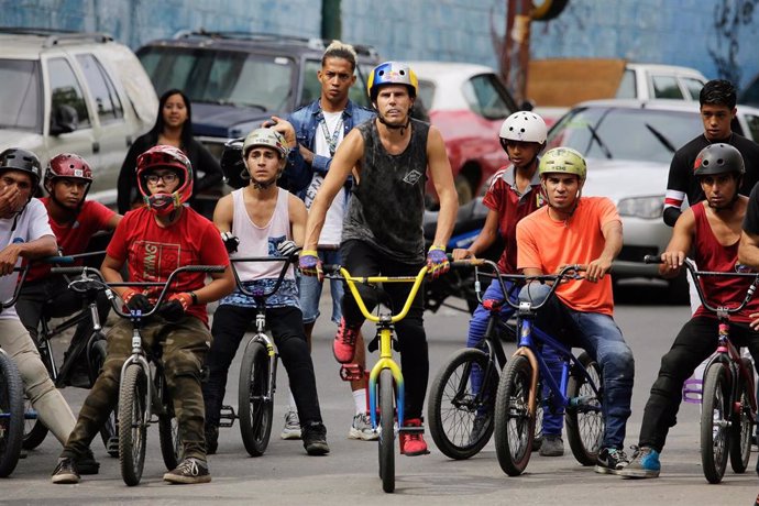 Archivo - Imagen del ciclista venezolana de BMX Daniel Dhers