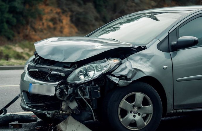 Imagen de archivo de un coche accidentado en carretera