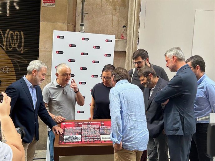 Inauguración del atril que conmemora la fundación de UGT en Barcelona