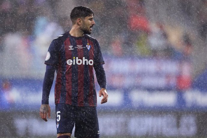 Archivo - Juan Berrocal of SD Eibar looks on during the Copa del Rey Round of 32 match between SD Eibar and Athletic Club at Ipurua on January 7, 2024, in Eibar, Spain.