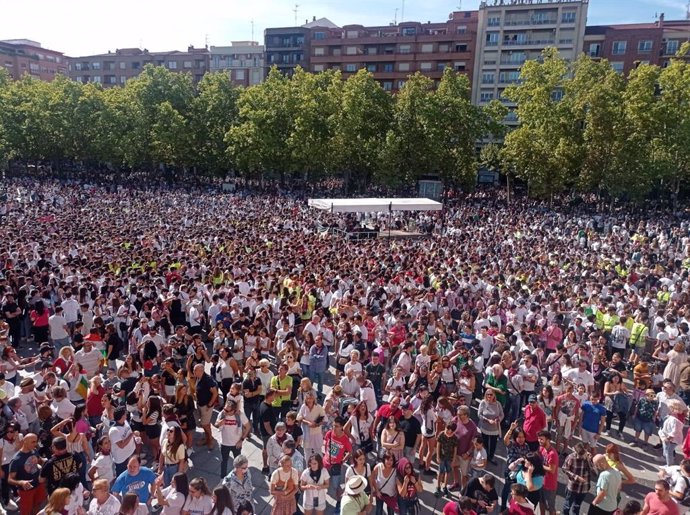 Archivo - Imagen de archivo del disparo del cohete de San Mateo en Logroño