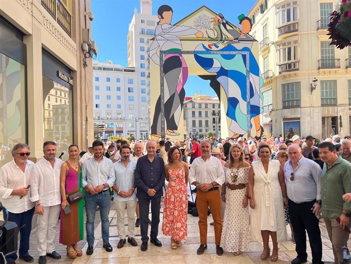 Visita de representantes del PP como el vicesecretario de Política Autonómica y Municipal, Elías Bendodo, a la Feria de Málaga.