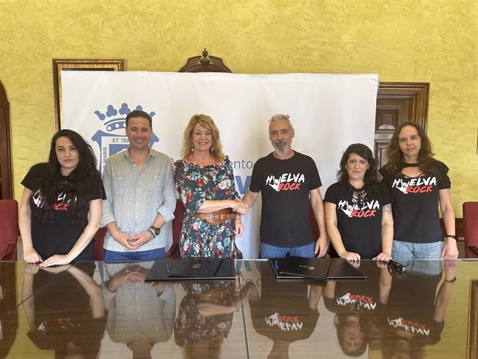 Firma del convenio de colaboración con la Asociación Huelva Rock.