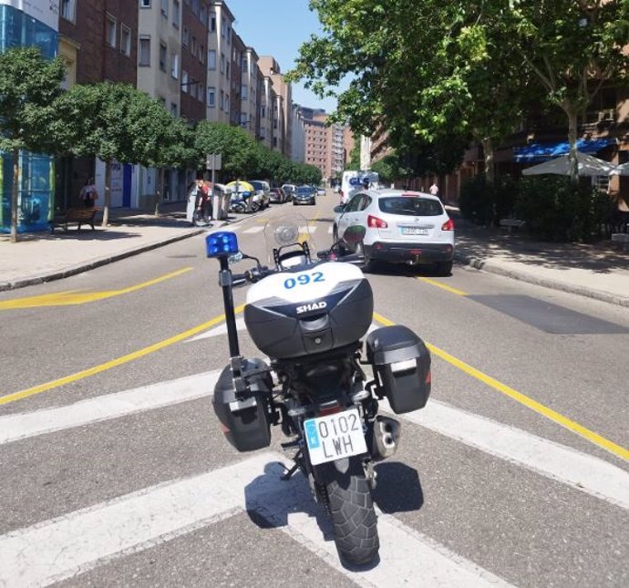 Archivo - Una motocicleta de la Policía Municipal de Valladolid.