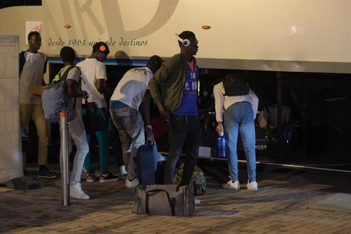 Refugiados de la guerra de Mali, a su llegada al Monte do Gozo, a 30 de julio de 2024, en Santiago de Compostela, A Coruña, Galicia.