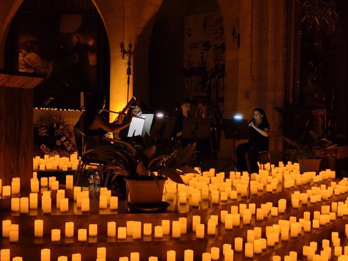 El góspel se estrena en la Colegiata de Gandia (Valencia) con 80 voces y 20 músicos bajo la luz de las velas