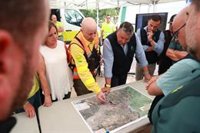 Evolución "favorable" en el fuego de Andújar (Jaén), sin actividad de llama en el perímetro, pero con "puntos calientes"