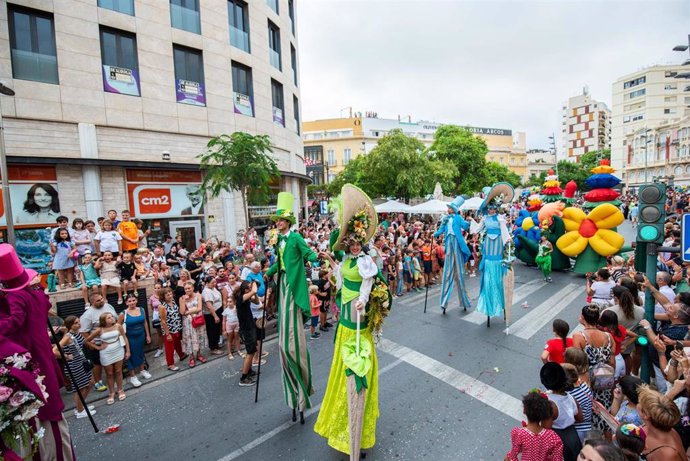 Archivo - Las calles de Almería ser han llenado de alegría y de color con motivo de la tradicional Batalla de Flores.