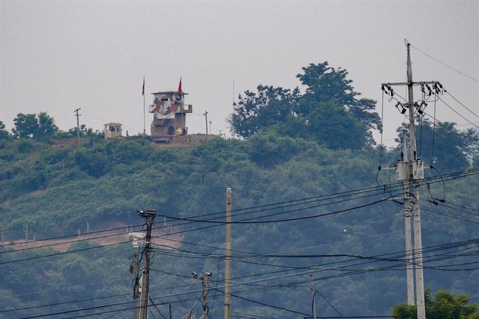 Archivo - Vista desde Corea del Sur a la localidad norcoreana de Gaepyeong Gun