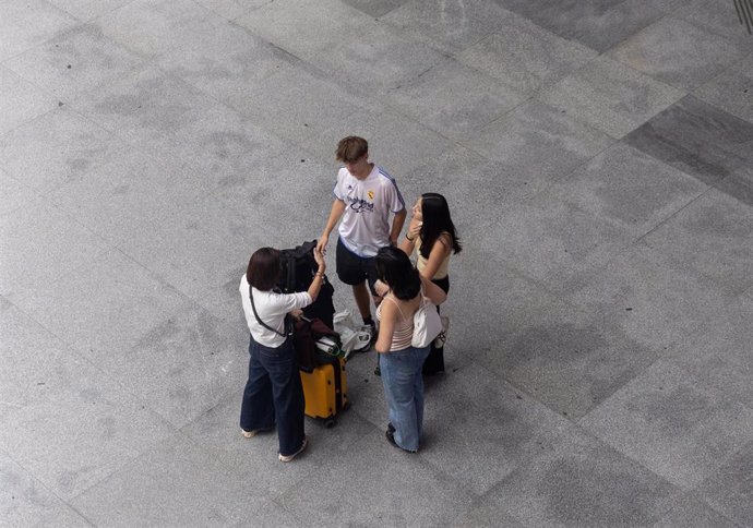 Archivo - Varias personas con maletas en la estación de Puerta de Atocha-Almudena Grandes, a 19 de junio de 2024, en Madrid (España)