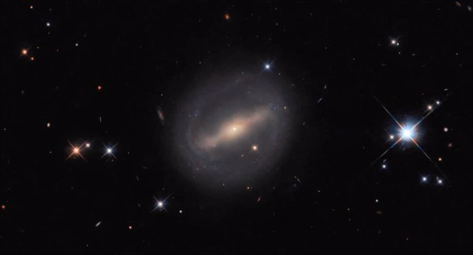 Galaxia espiral barrada conocida MCG+07-07-072