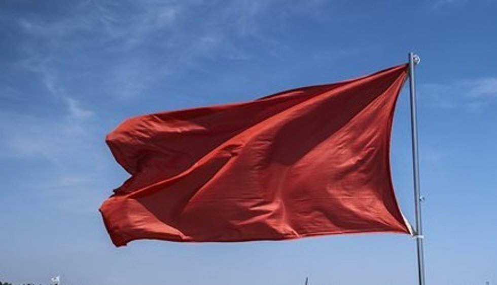 Archivo - Imagen de archivo de bandera roja