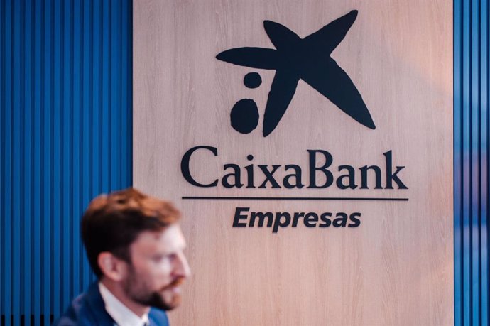 Archivo - Caixabank cuenta en Andalucía con 26 oficinas y centros especializados para dar respuesta, exclusivamente, a las necesidades de las empresas.